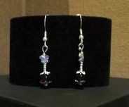 Pendientes alargados con abalorios de metal y bola de cristal